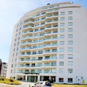 Venta Departamento Tres Dormitorios Terraza Amplia Con Parrillero A Metros Playa Brava