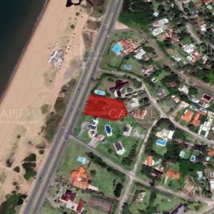 Lote De 3000m2 Frente Al Mar En Venta, Punta Del Este.