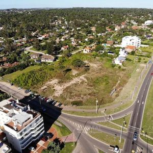 Terreno Frente Al Mar Lote 10.376 M2 Frente Al Mar Punta Del Este