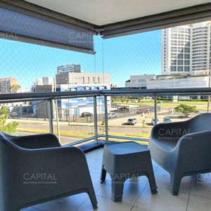 Apartamento En Venta De Tres Dormitorios, Edificio Con Muy Buenos Servicios.