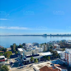 Apartamento De Dos Dormitorios En Alquiler Anual, Punta Del Este