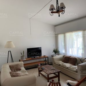 Casa De Cuatro Dormitorios En Alquiler, Punta Del Este.