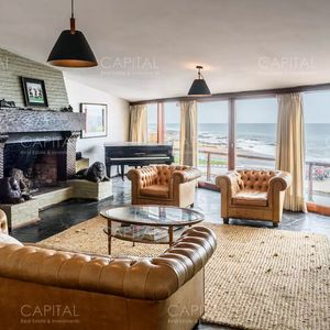 Casa De Seis Dormitorios En Primera Linea Frente Al Mar En Península De Punta Del Este