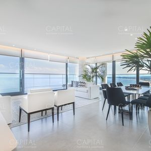 Apartamento En Primera Linea Frente Al Mar Esquinero A Punta Ballena En Edificio Venetian