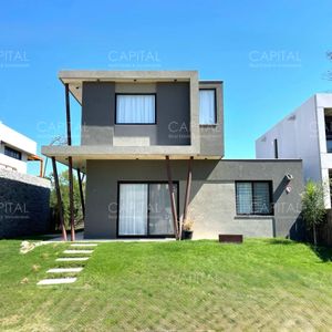 Casa En Venta En Montoya A 1 Cuadra Del Mar Con Piscina