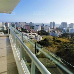 Apartamento De Tres Dormitorios Y Dependencia En Torre De Categoria En Playa Brava