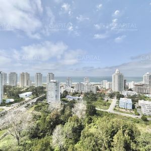 Apartamento De Dos Dormitorios En Alquiler Anual En Playa Brava, Punta Del Este.