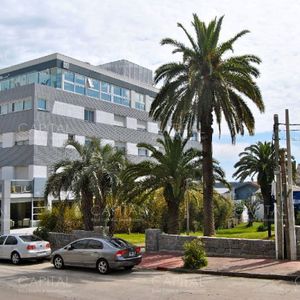 Hotel En Punta Del Este En Venta