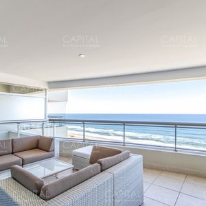 Torre Lobos De Tres Dormitorios Y Dependencia De Servicio En Venta, Playa Brava
