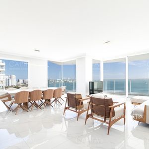 Paramount De Tres Dormitorios En Suites + Dependencia En Alquiler