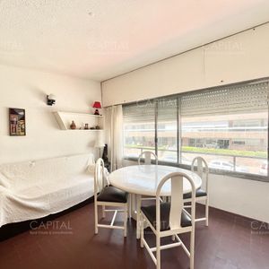 Departamento En Venta De Un Dormitorio En Peninsula, Punta Del Este