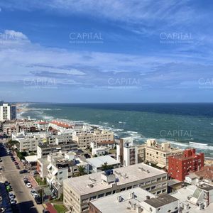 Apartamento De Cuatro Dormitorios Y Dependencia En Venta, Península, Punta Del Este