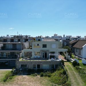 Casa En Venta En La Barra Ubicada Frente Al Mar