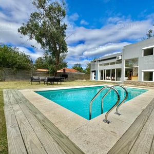 Casa De Tres Dormitorios En Venta Punta Del Este