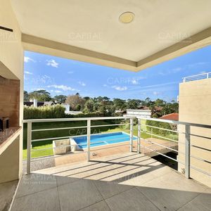 Apartamento De Un Dormitorio En Venta, Playa Mansa.