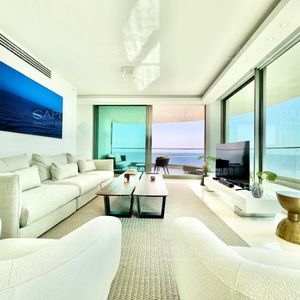 Apartamento Esquinero En Fendi, Playa Mansa, Punta Del Este