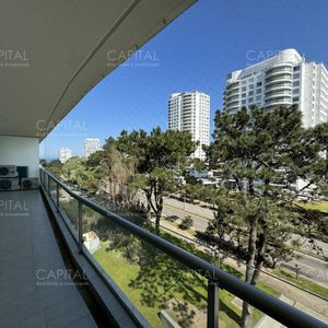 Apartamento De Dos Dormitorios En Alquiler De Temporada, Playa Brava, Punta Del Este.