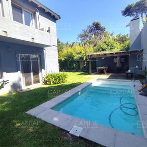 Casa En Montoya Próxima Al Mar Con Piscina Y Parrillero