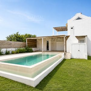 Casa Con Piscina En Altos De Punta Piedras Próxima Al Mar