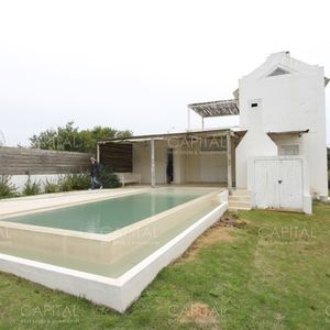 Casa Con Piscina En Altos De Punta Piedras Próxima Al Mar