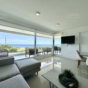 Apartamento De Tres Domritorios En Venta En Primera Linea De Playa Mansa Punta Del Este