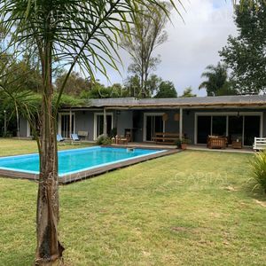 Casa En Alquiler Anual De Tres Dormitorios. La Barra