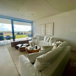 Departamento  En Venta Sobre El Mar En La Barra Con Piscina Y Parrillero