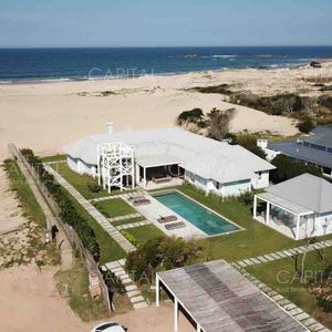 Casa Primera Fila En Barrio Club Del Mar En Jose Ignacio