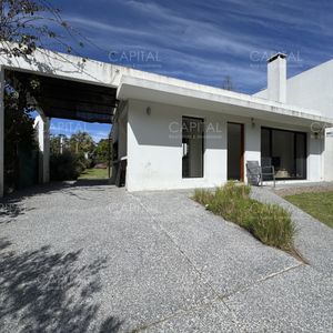 Casa En Venta De Dos Dormitorios En Pinares