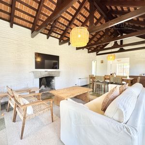Casa En Alquiler De Tres Dormitorios En Playa Mansa