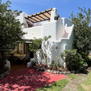 Casa En Venta En Punta Ballena De 3 Dormitorios.