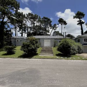 House In San Rafael Punta Del Este For Seasonal Rental