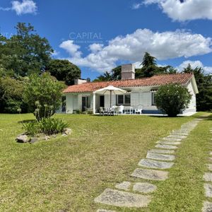 Casa De Cuatro Dormitorios En Venta Golf Punta Del Este.