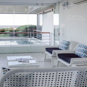 Apartamento De Dos Dormitorios Dormitorios Frente Al Mar, Veramansa, Punta Del Este.