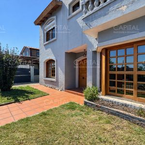 Casa De Cuatro Dormitorios En Venta En Maldonado