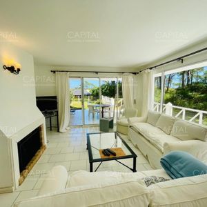 Departamento 2 Dormitorios Y Servicio En Venta En Rincón Del Indio Playa Brava