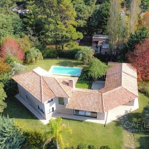 Se Vende Espectacular Casa De 5 Dormitorios En Suite En Rincón Del Indio A 600 Metros Del Mar