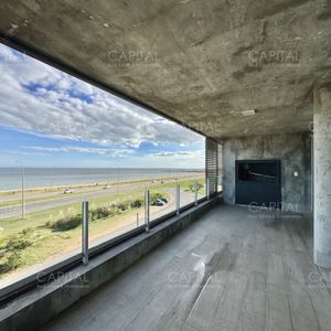 Apartamento Duplex Frente Al Mar En Playa Mansa En Venta