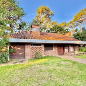 Casa En Venta De Tres Dormitorios En Cantegril