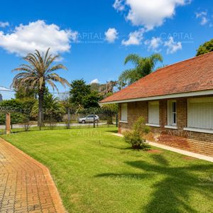 Casa En Carrasco Sur Con Piscina 5 Dormitorios Y 900 M² De Terreno