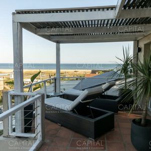Hermosa Casa Ubicada En Altos De Punta Piedras Con Vista Al Mar