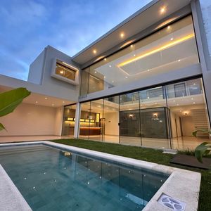 Casa Con Piscina En Venta