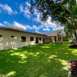 En  Urubo, Casa Amplia De 4 Dorms En Alquiler En Condominio