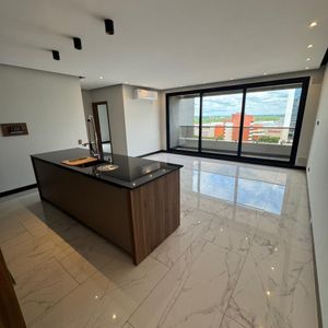 Sky Moon, Venta De Departamento De 2 Dormitorios En Equipetrol.