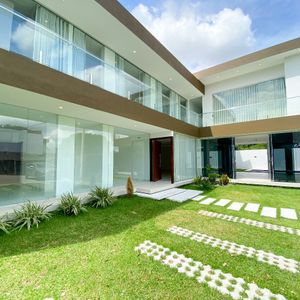 Casa En Venta De 5 Dormitorios En Condominio Barcelo, Av Banzer Km 10, En Scz