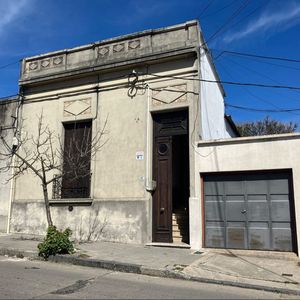 Se Vende Casa De Dos Dormitorios Y Apartamento En Florida