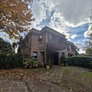 Se Vende Casa De 4 Dormitorios Y Piscina