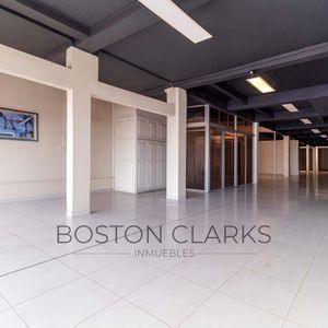 Gran Local Comercial En Venta En Buceo