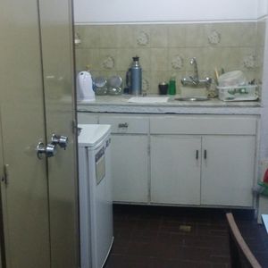Oportunidad  Venta  O Alquiler De Oficina  - Con 2 Garages - Centro