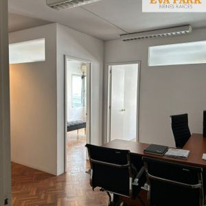 Oficina En Venta Ubicado En Ciudad Vieja